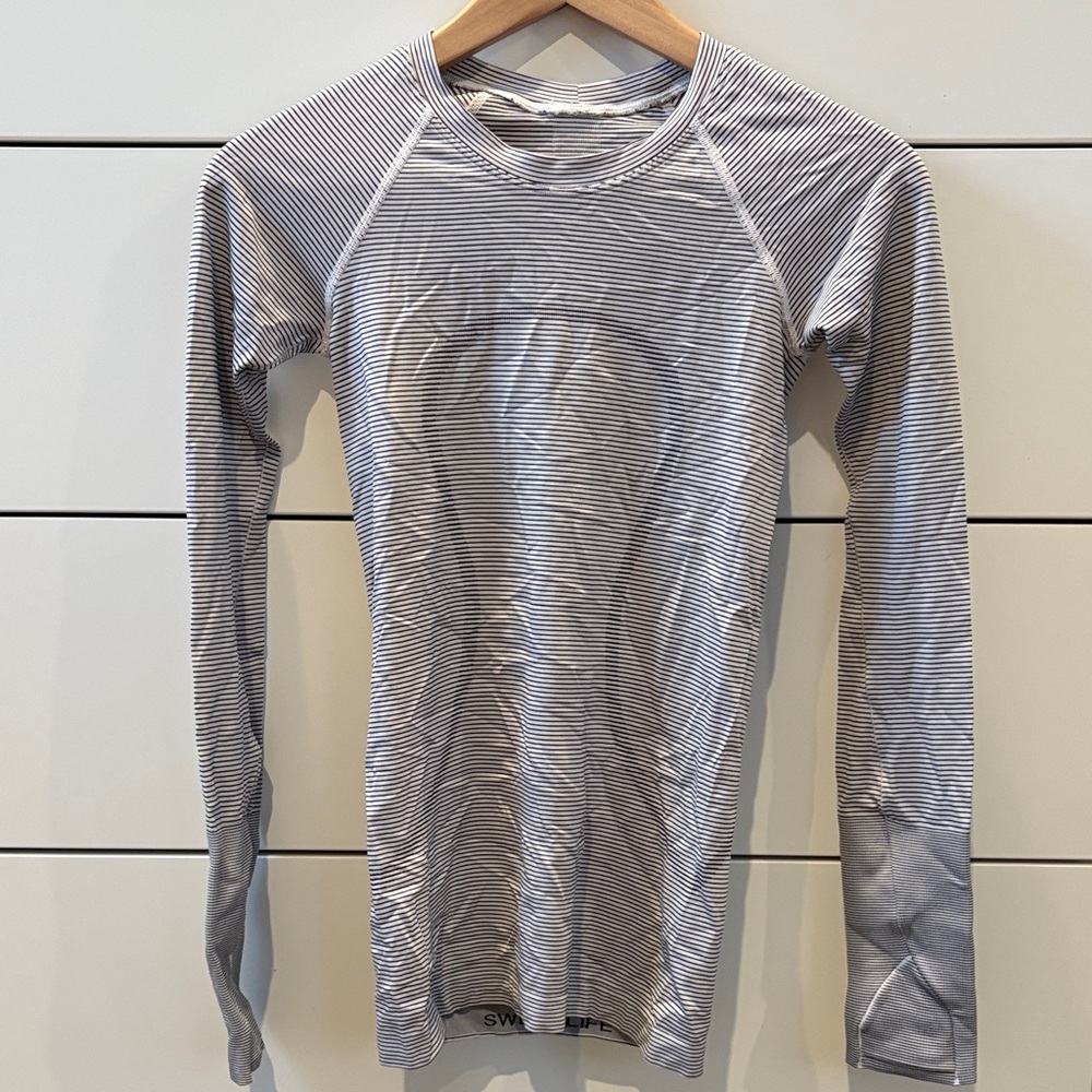 lululemon sz 2 athletica Gray Striped Long Sleeve Top